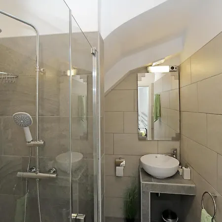 Timeless - Studio With Patio And City View