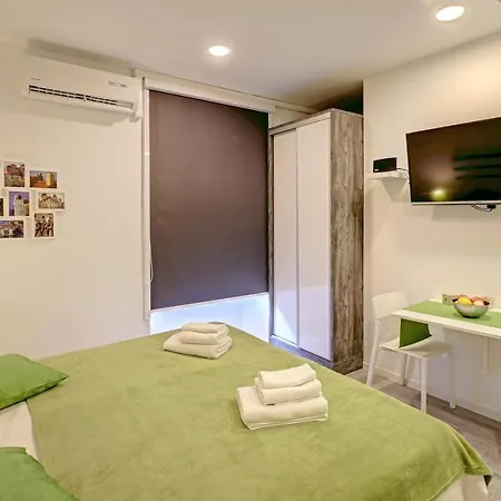 Timeless - Studio With Patio And City View Apartmán